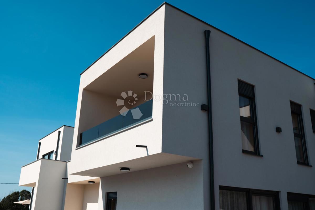 * Villa moderna con piscina - vicino al mare - in un ambiente tranquillo *