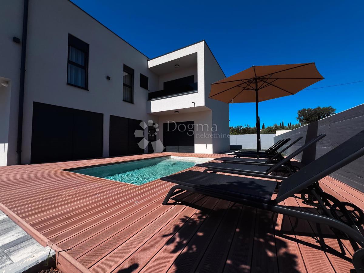 * Villa moderna con piscina - vicino al mare - in un ambiente tranquillo *