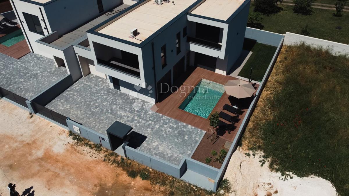 * Villa moderna con piscina - vicino al mare - in un ambiente tranquillo *