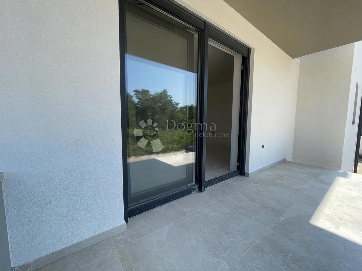 Bellissimo appartamento bilocale con cortile, Umago