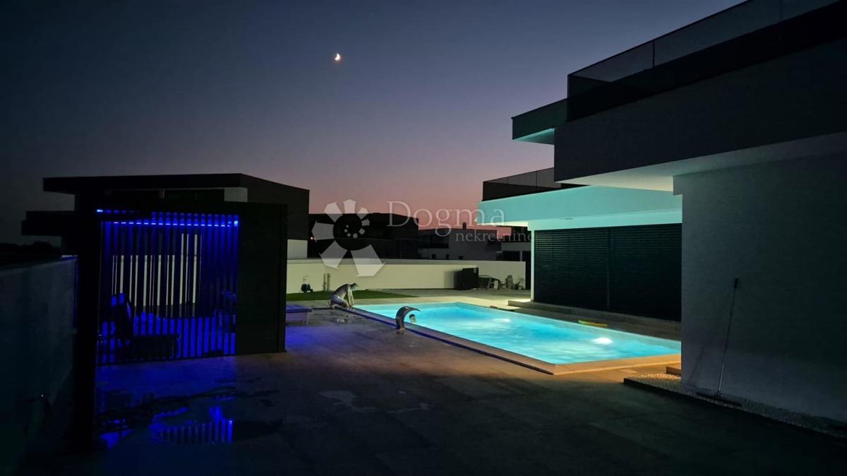 Casa Zemunik Gornji, Zemunik Donji, 214m2