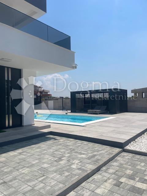 Casa Zemunik Gornji, Zemunik Donji, 214m2