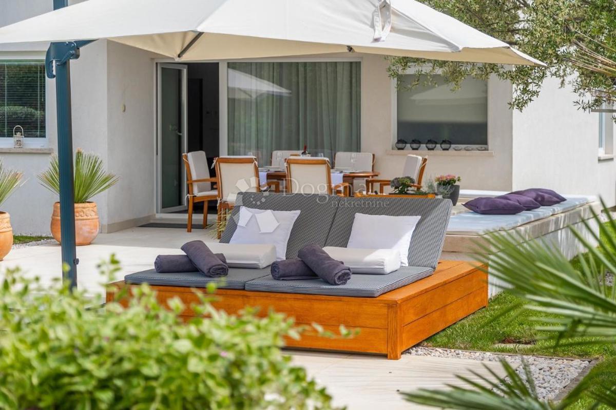 VILLA CON PROPRIO CENTRO BENESSERE A ROVIGNO, NESLJE ROVINJ