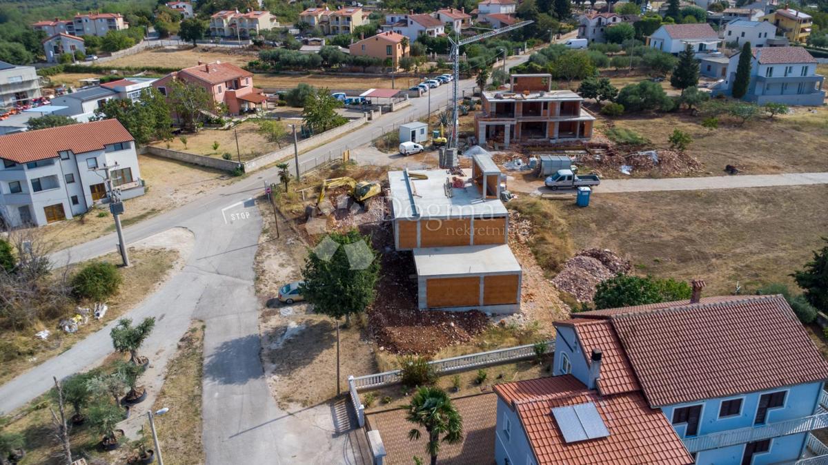 VILLA MODERNA CON PISCINA NELLA LOCALITÀ VICINO A POREČA