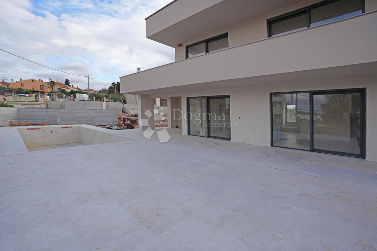 VILLA MODERNA CON PISCINA NELLA LOCALITÀ VICINO A POREČA