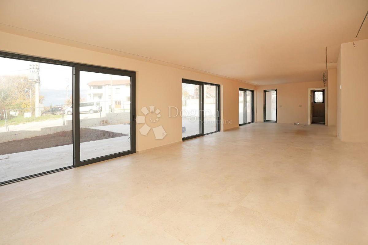 VILLA MODERNA CON PISCINA NELLA LOCALITÀ VICINO A POREČA