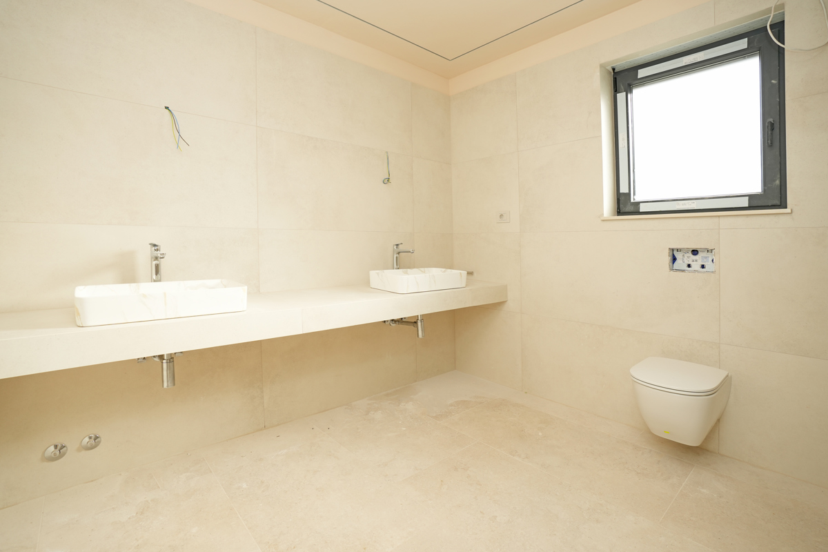 VILLA MODERNA CON PISCINA NELLA LOCALITÀ VICINO A POREČA