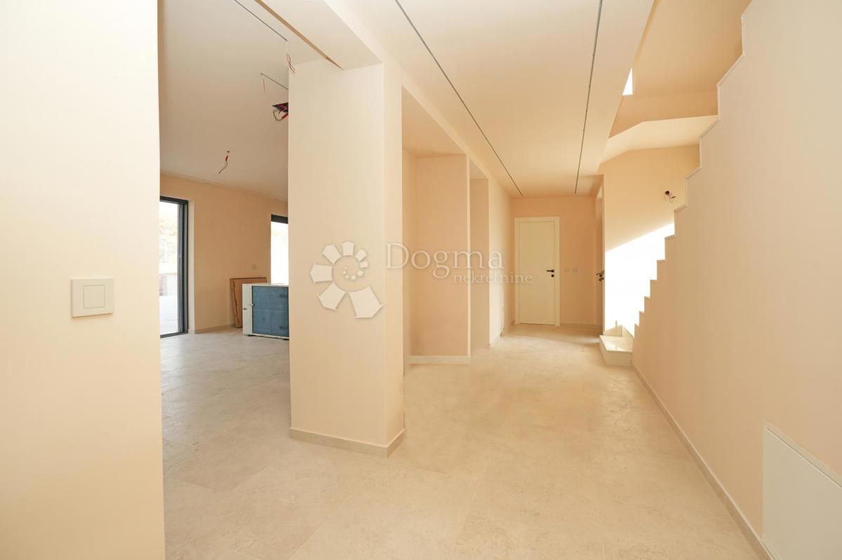 VILLA MODERNA CON PISCINA NELLA LOCALITÀ VICINO A POREČA