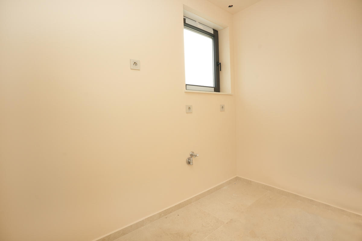 VILLA MODERNA CON PISCINA NELLA LOCALITÀ VICINO A POREČA