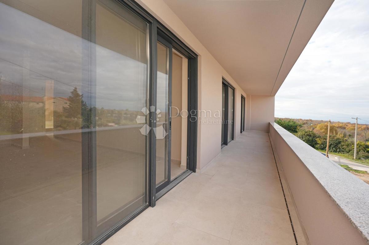 VILLA MODERNA CON PISCINA NELLA LOCALITÀ VICINO A POREČA