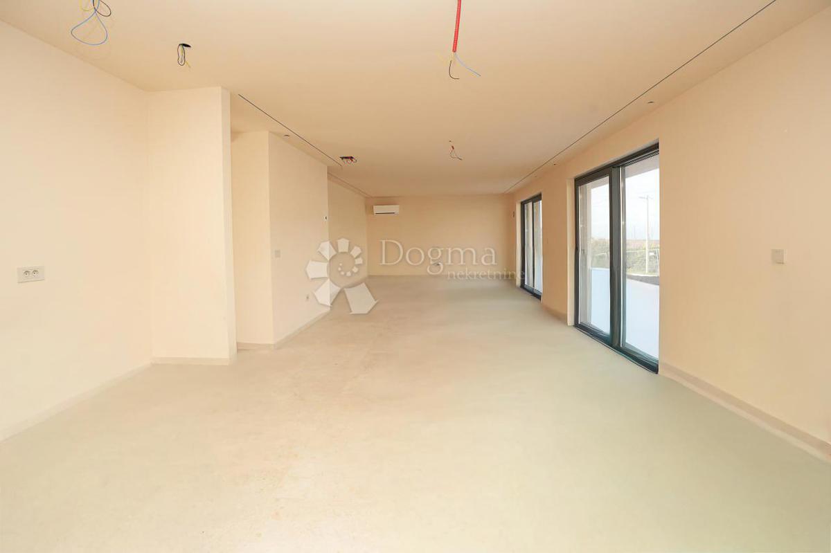 VILLA MODERNA CON PISCINA NELLA LOCALITÀ VICINO A POREČA