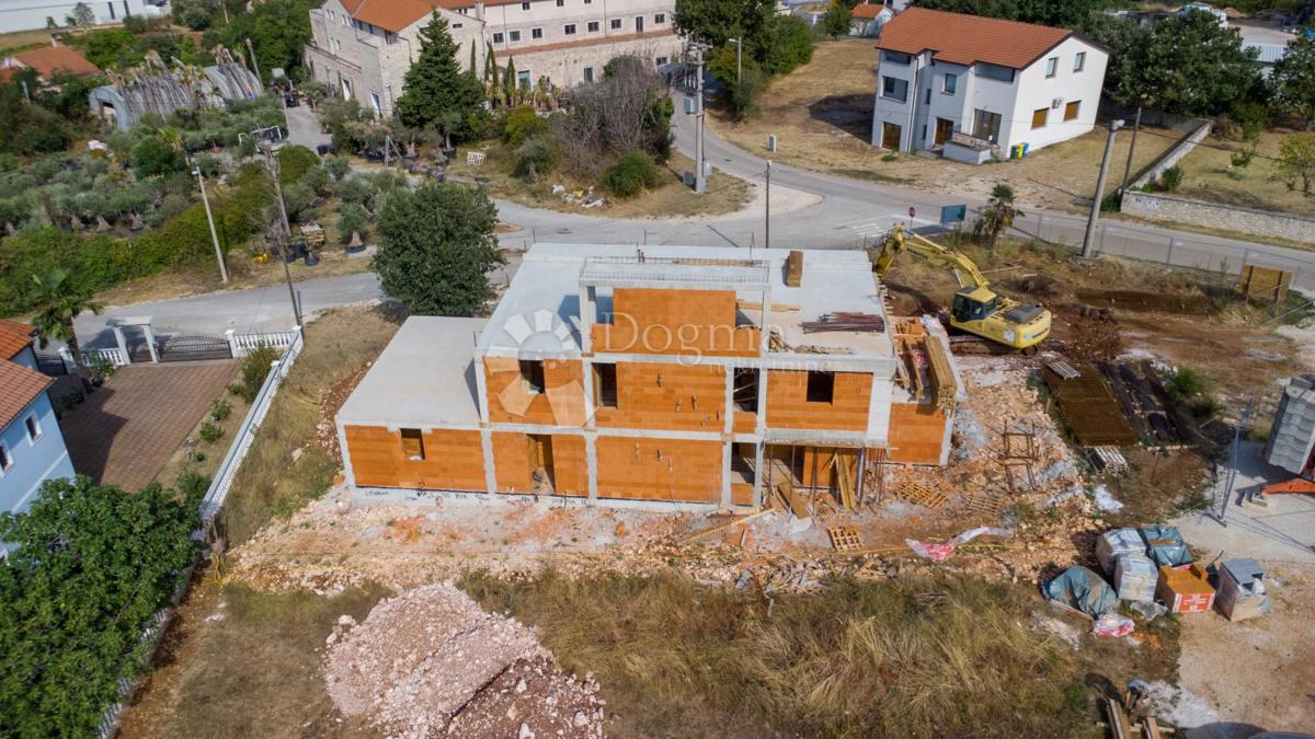 VILLA MODERNA CON PISCINA NELLA LOCALITÀ VICINO A POREČA