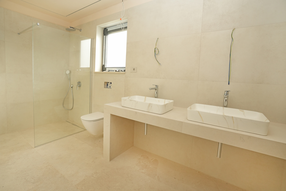 VILLA MODERNA CON PISCINA NELLA LOCALITÀ VICINO A POREČA