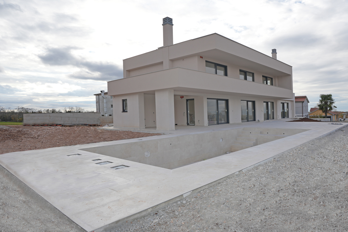VILLA MODERNA CON PISCINA NELLA LOCALITÀ VICINO A POREČA