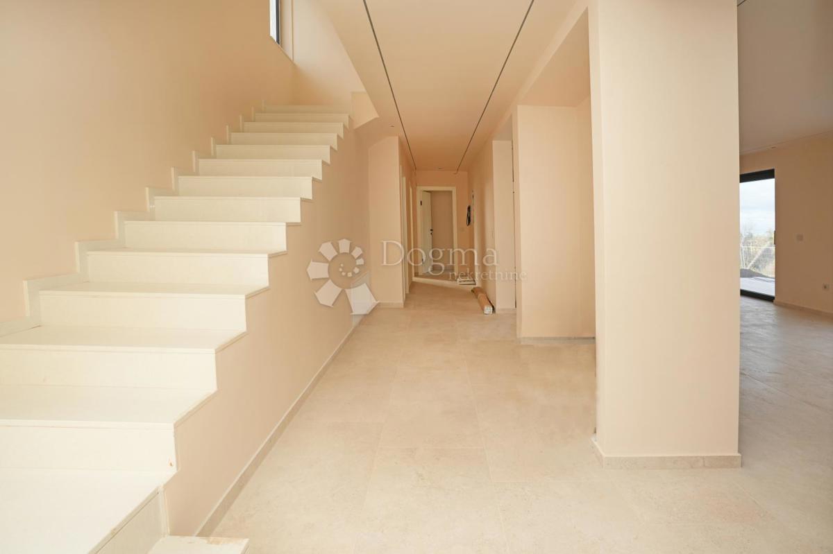 VILLA MODERNA CON PISCINA NELLA LOCALITÀ VICINO A POREČA