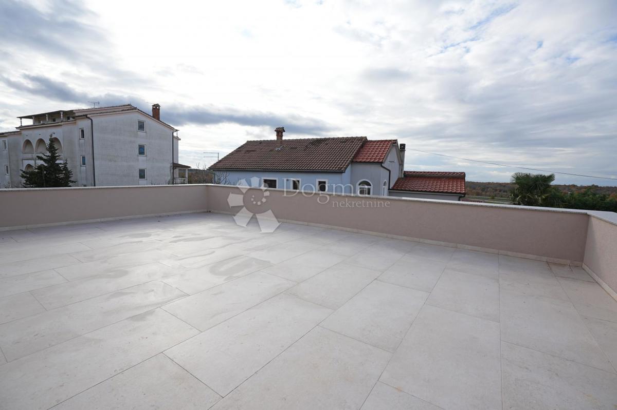 VILLA MODERNA CON PISCINA NELLA LOCALITÀ VICINO A POREČA