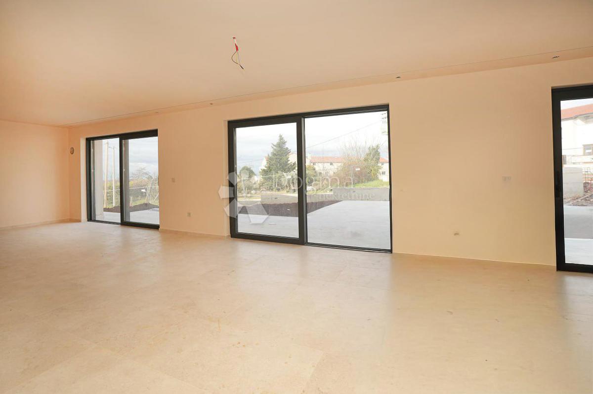 VILLA MODERNA CON PISCINA NELLA LOCALITÀ VICINO A POREČA