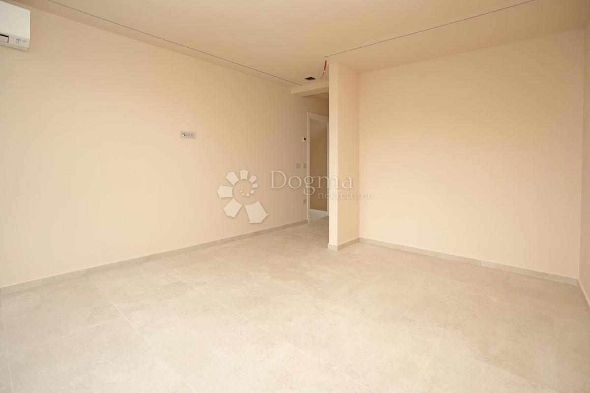 VILLA MODERNA CON PISCINA NELLA LOCALITÀ VICINO A POREČA