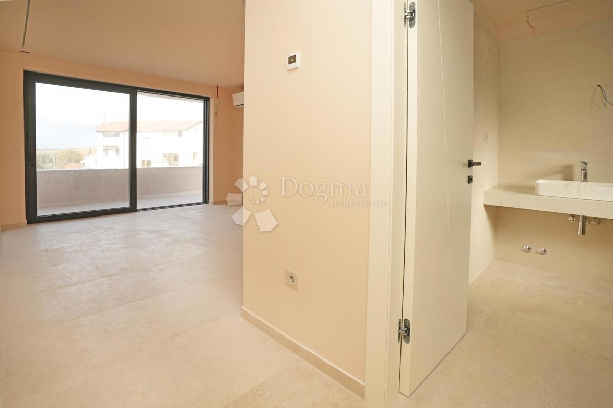 VILLA MODERNA CON PISCINA NELLA LOCALITÀ VICINO A POREČA