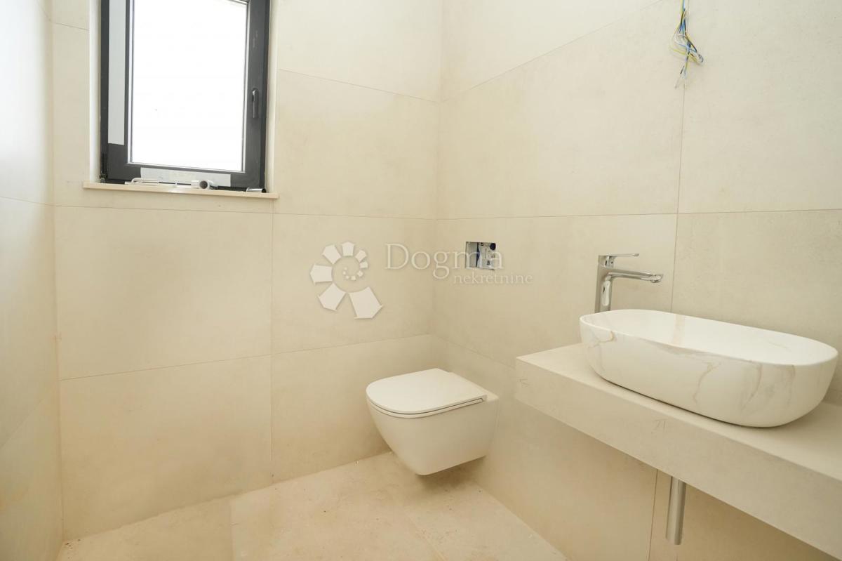 VILLA MODERNA CON PISCINA NELLA LOCALITÀ VICINO A POREČA