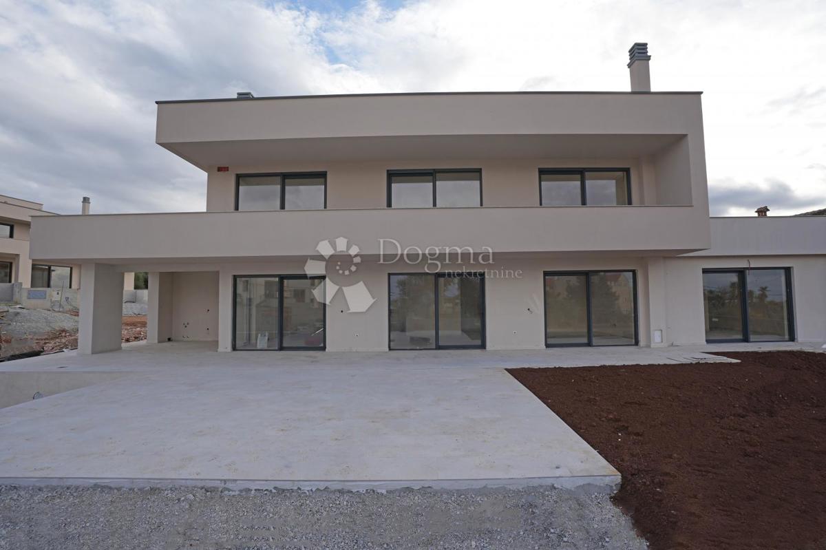 VILLA MODERNA CON PISCINA NELLA LOCALITÀ VICINO A POREČA