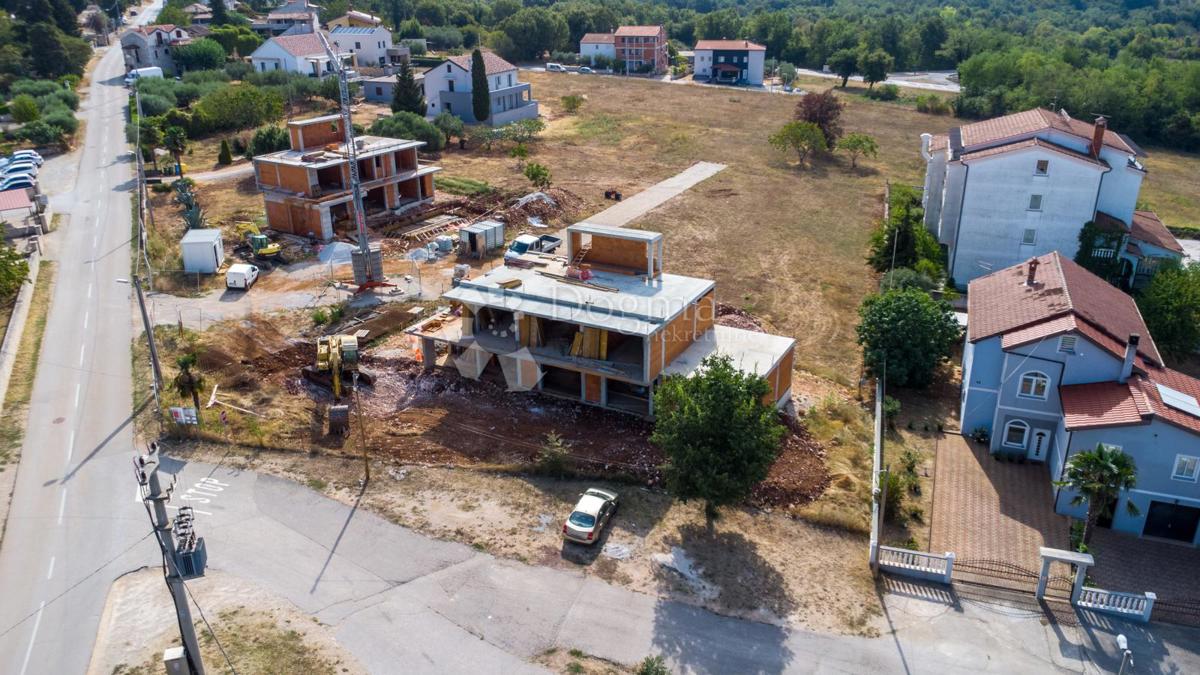 VILLA MODERNA CON PISCINA NELLA LOCALITÀ VICINO A POREČA