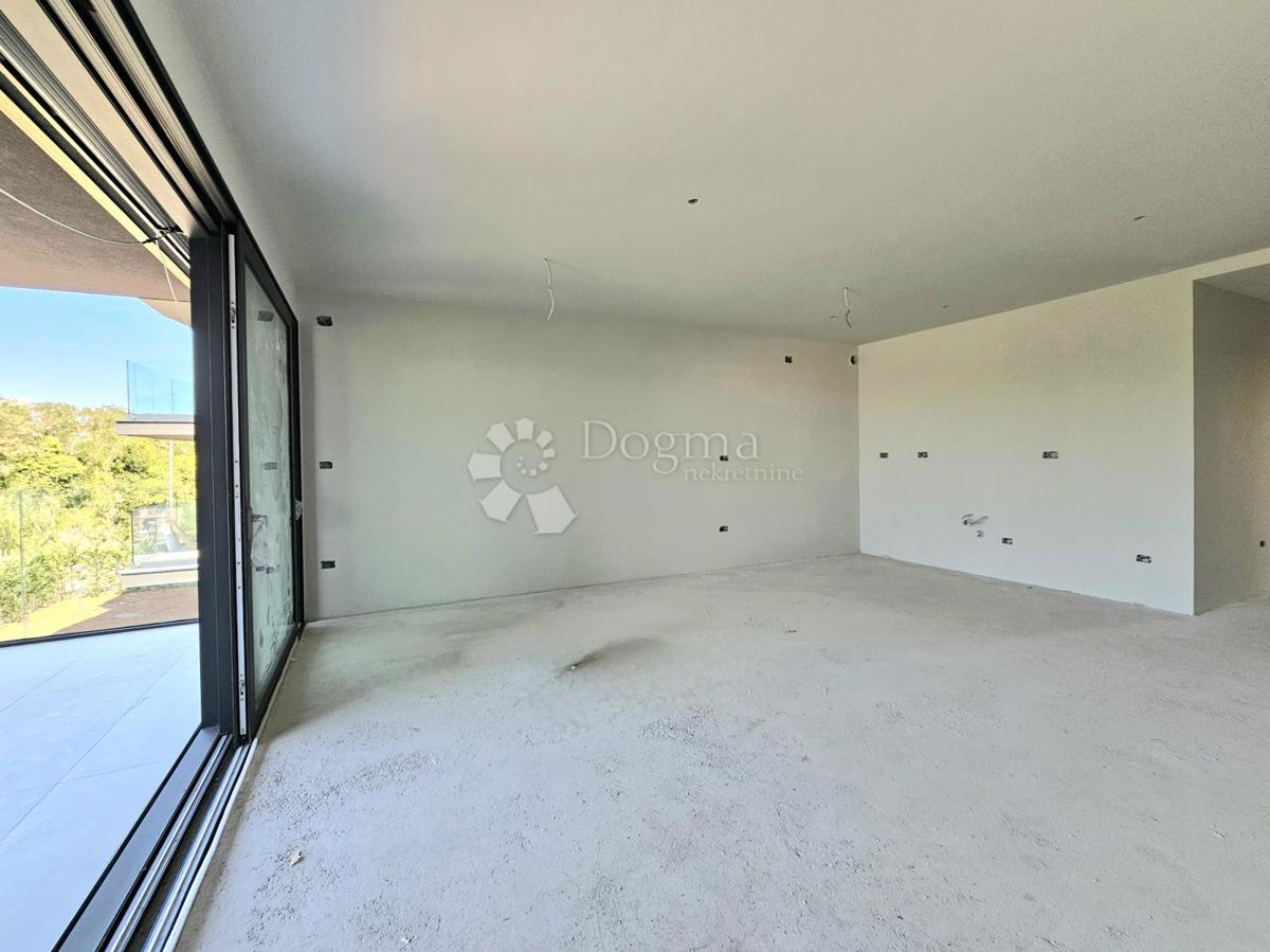 Nuova costruzione di alta qualità con giardino, a 10 minuti dal mare