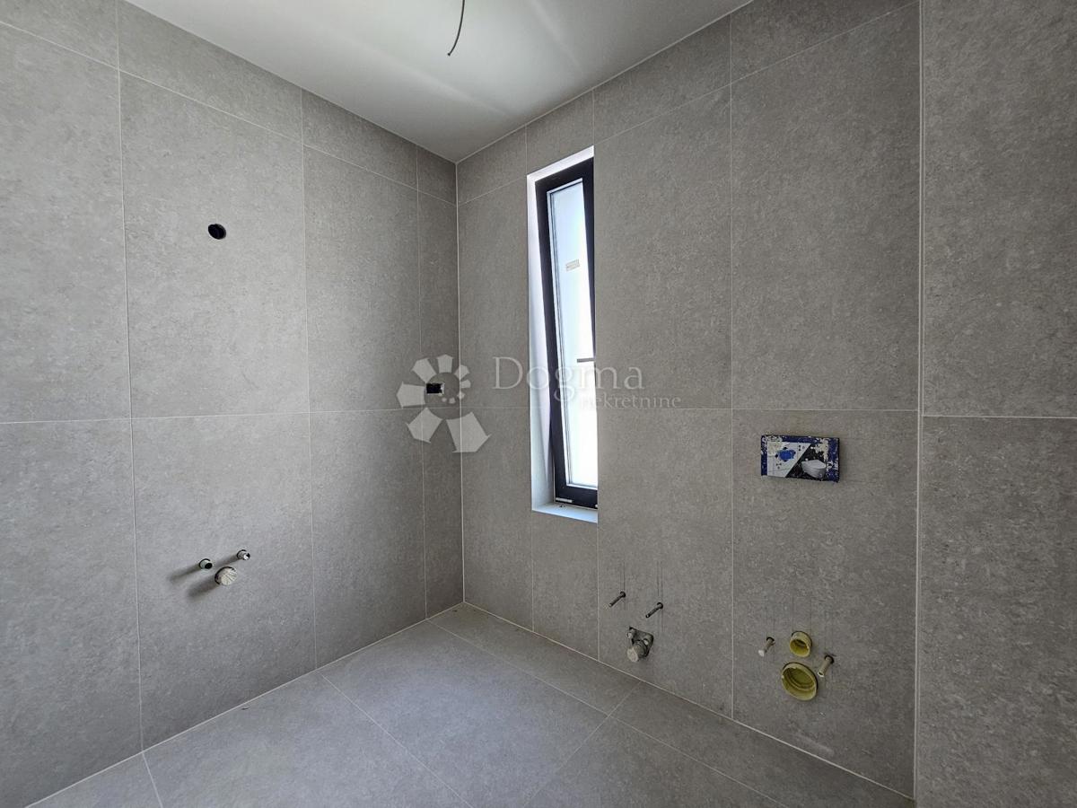 Nuova costruzione di alta qualità con giardino, a 10 minuti dal mare