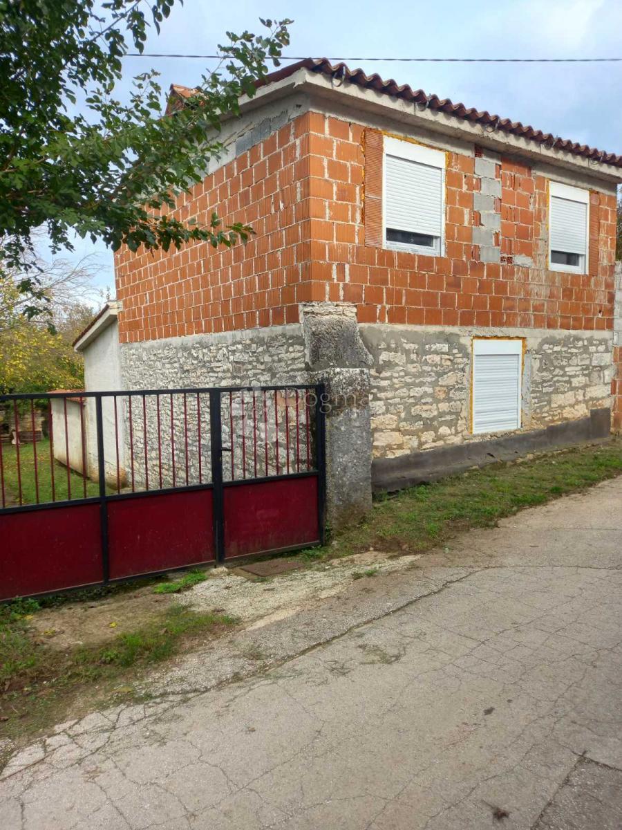 Casa indipendente in costruzione nelle vicinanze di Svetvinčent