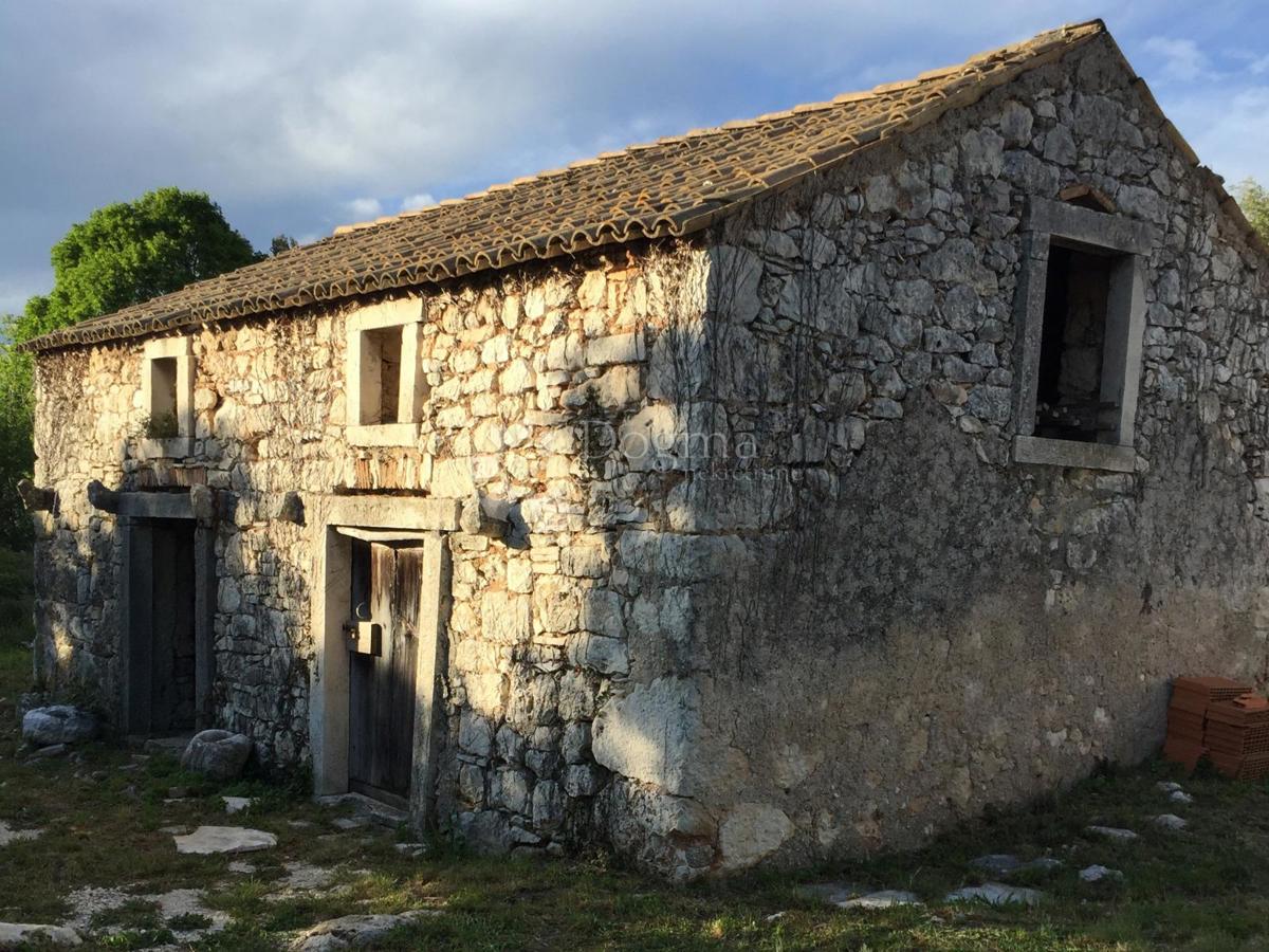 COLLEGAMENTO DELL'ISTRIA E DELLA TOSCANA (2 case su un terreno di 1440 m²)