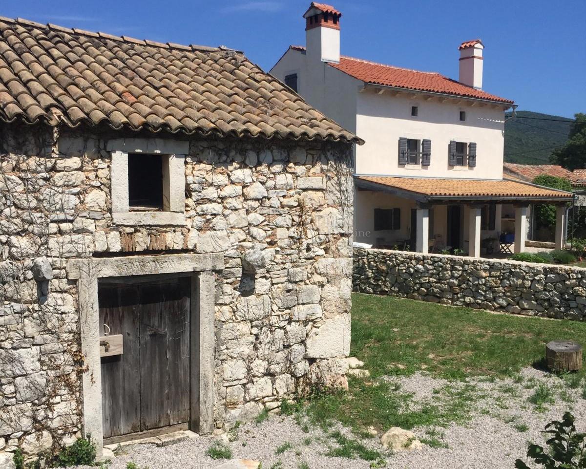 COLLEGAMENTO DELL'ISTRIA E DELLA TOSCANA (2 case su un terreno di 1440 m²)