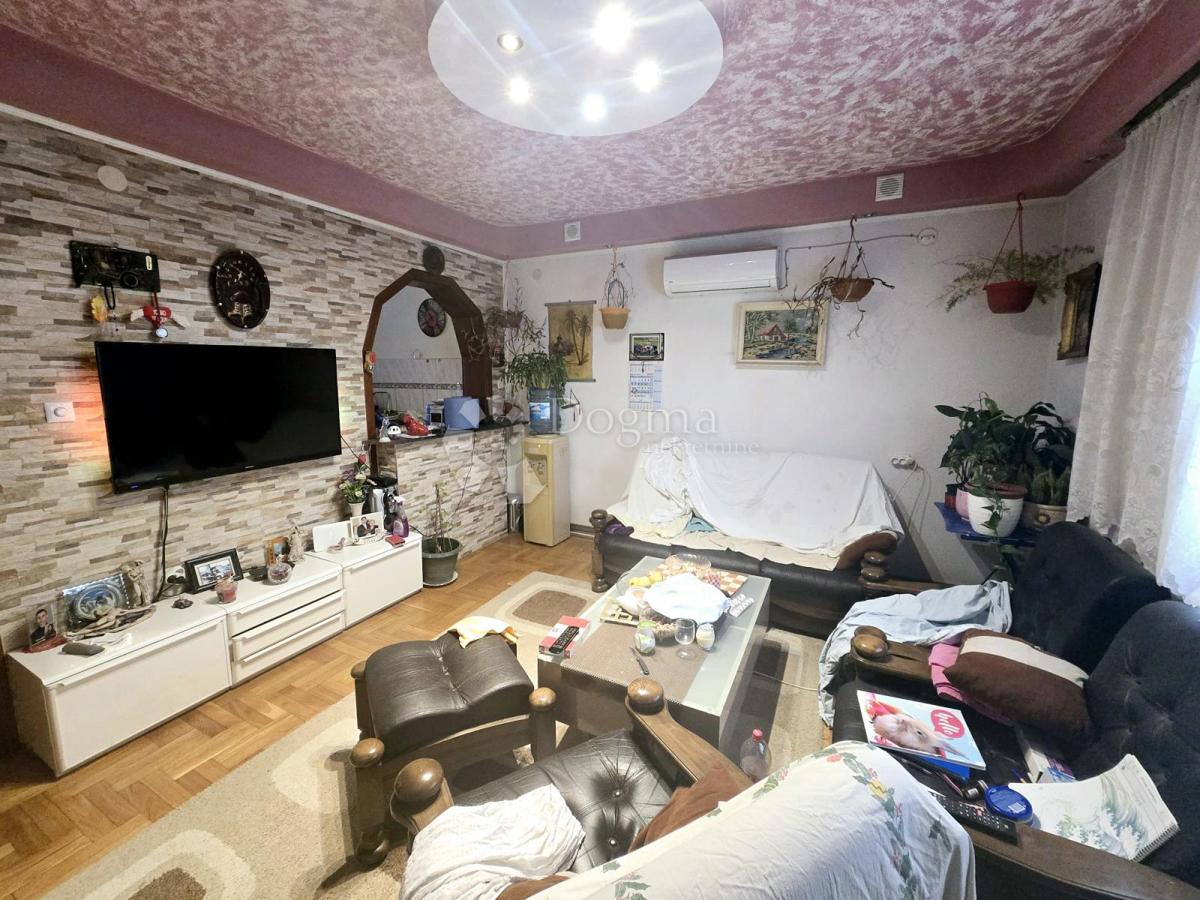Casa Kozari put, Peščenica - Žitnjak, 300m2