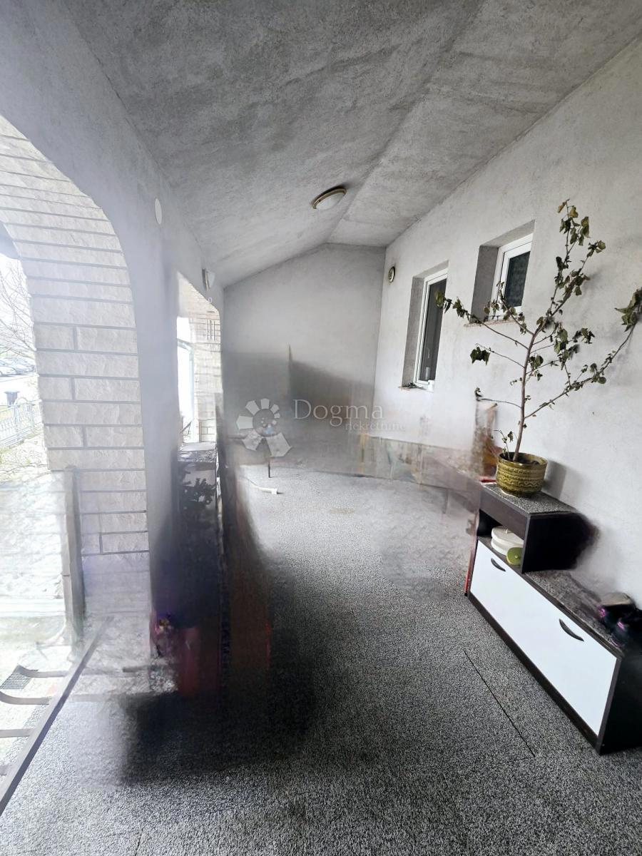 Casa Kozari put, Peščenica - Žitnjak, 300m2