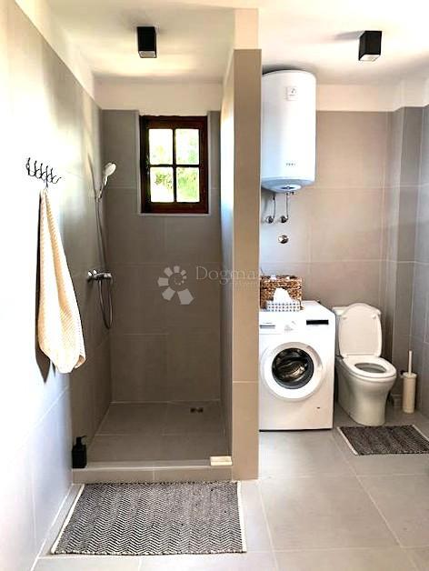  Casa indipendente (3 appartamenti) Pakoštane - vista mare