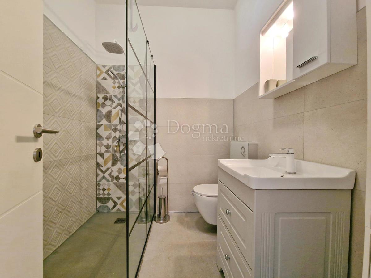 BELLISSIMA CASA PIANO CON PISCINA E GIARDINO IN POSIZIONE TRANQUILLA!