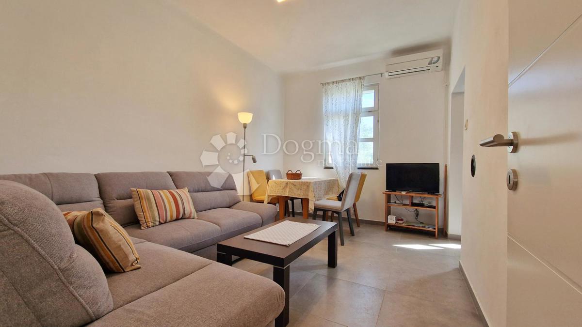 BELLISSIMA CASA PIANO CON PISCINA E GIARDINO IN POSIZIONE TRANQUILLA!