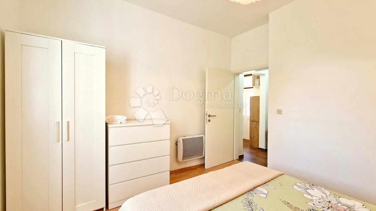 BELLISSIMA CASA PIANO CON PISCINA E GIARDINO IN POSIZIONE TRANQUILLA!