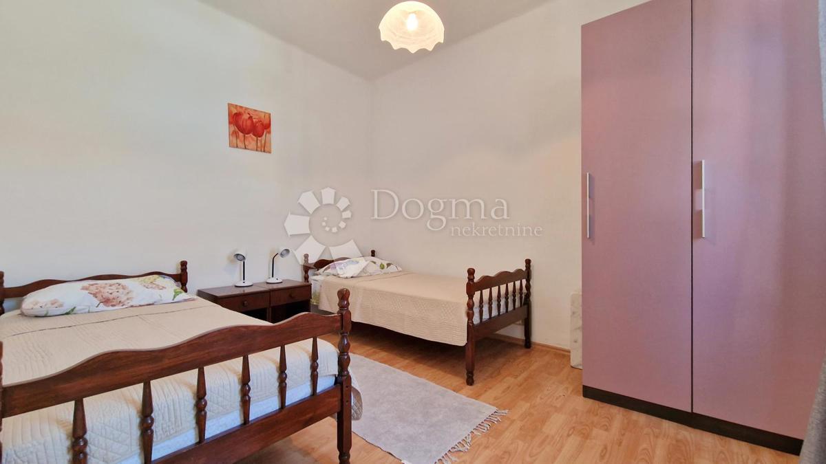 BELLISSIMA CASA PIANO CON PISCINA E GIARDINO IN POSIZIONE TRANQUILLA!