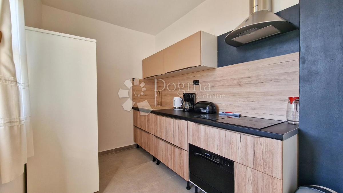 BELLISSIMA CASA PIANO CON PISCINA E GIARDINO IN POSIZIONE TRANQUILLA!