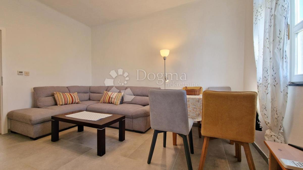 BELLISSIMA CASA PIANO CON PISCINA E GIARDINO IN POSIZIONE TRANQUILLA!