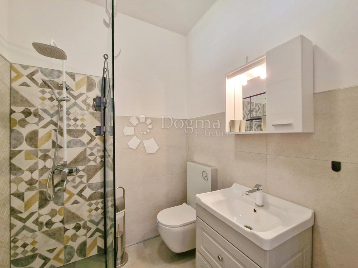 BELLISSIMA CASA PIANO CON PISCINA E GIARDINO IN POSIZIONE TRANQUILLA!