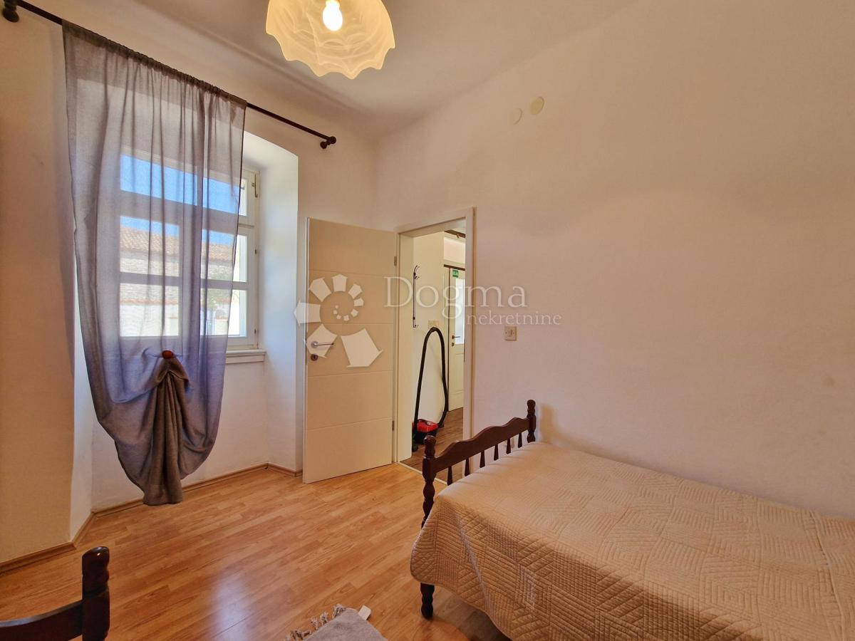 BELLISSIMA CASA PIANO CON PISCINA E GIARDINO IN POSIZIONE TRANQUILLA!