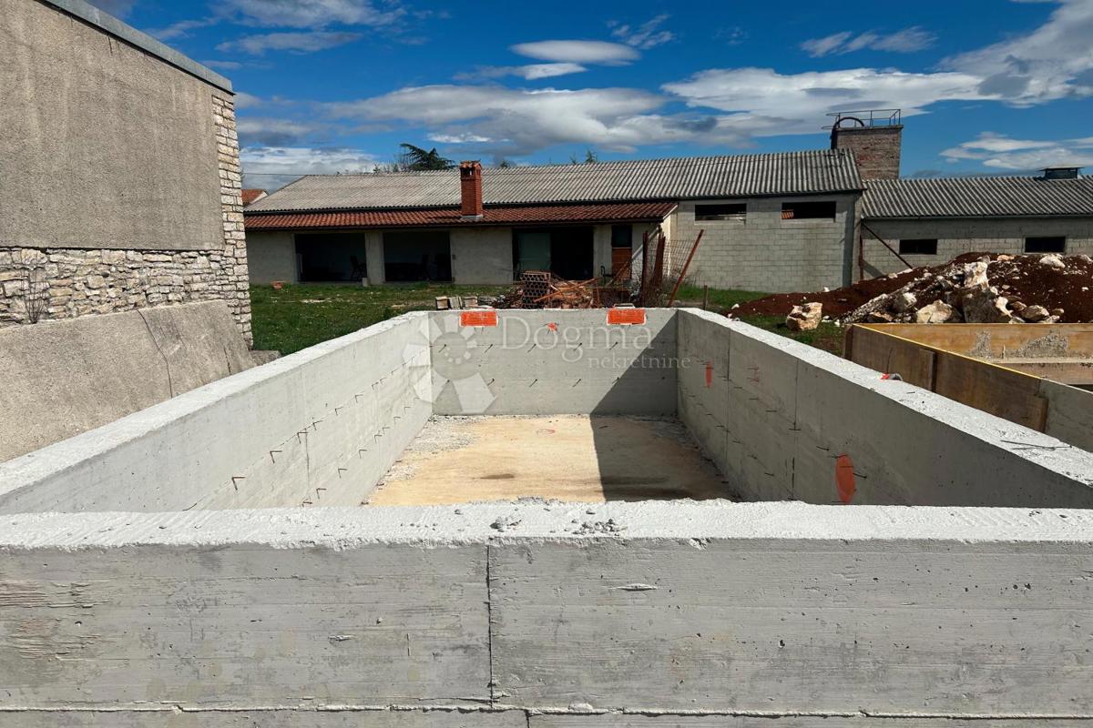 Terreno edificabile Kanfanar, 400m2