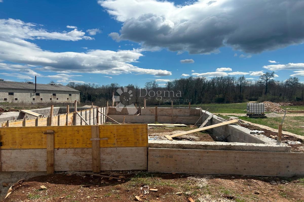Terreno edificabile Kanfanar, 400m2