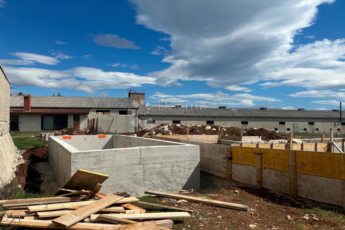 Terreno edificabile Kanfanar, 400m2