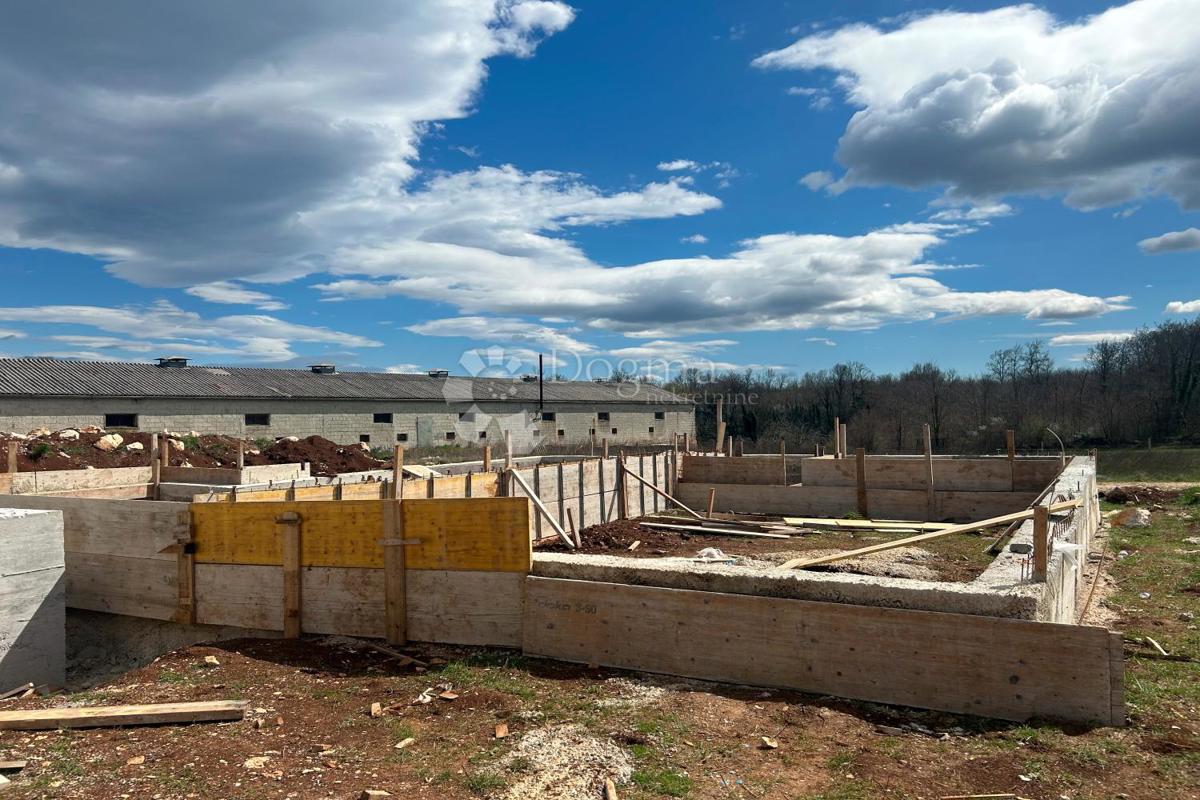 Terreno edificabile Kanfanar, 400m2