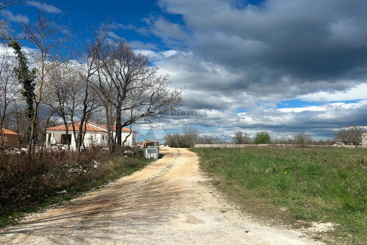 Terreno edificabile Kanfanar, 400m2