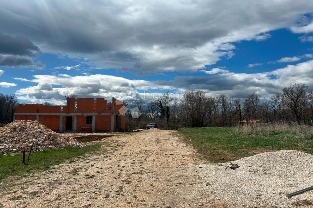 Terreno edificabile Kanfanar, 400m2