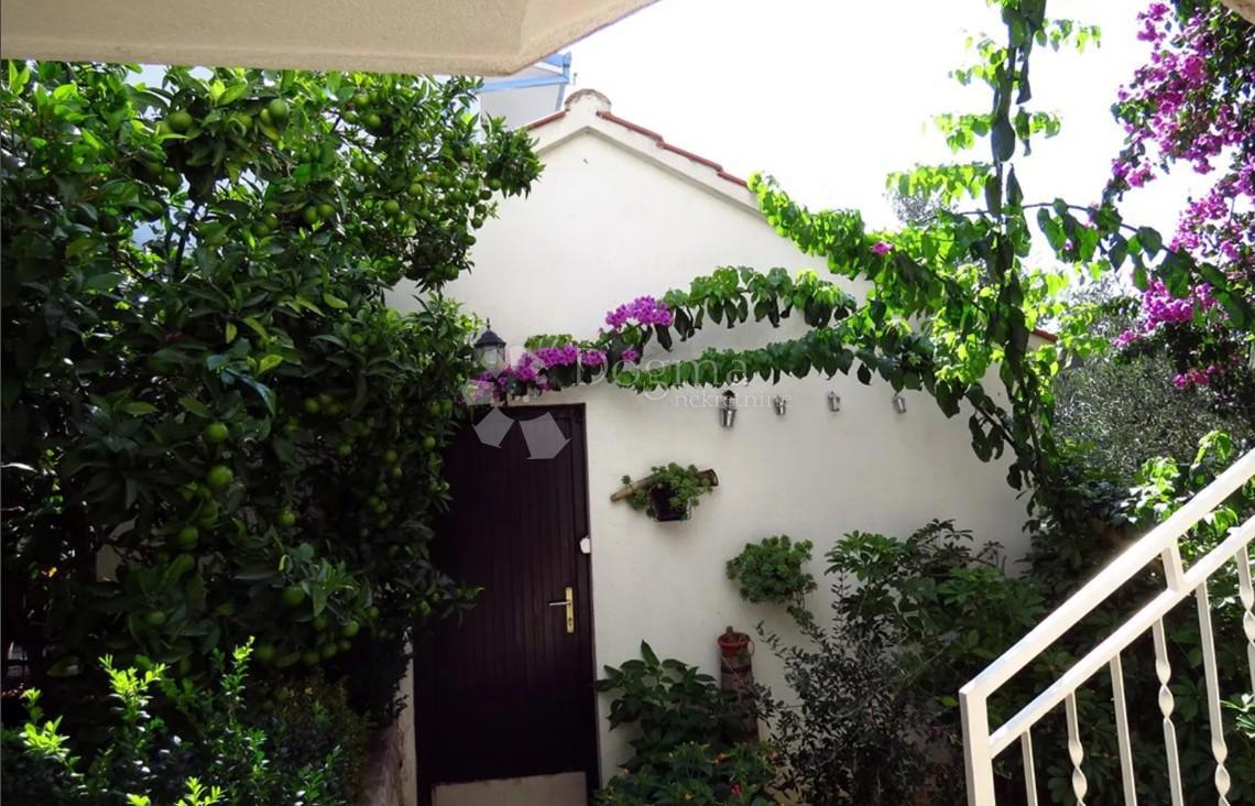 Casa Okrug Donji, Okrug, 525m2