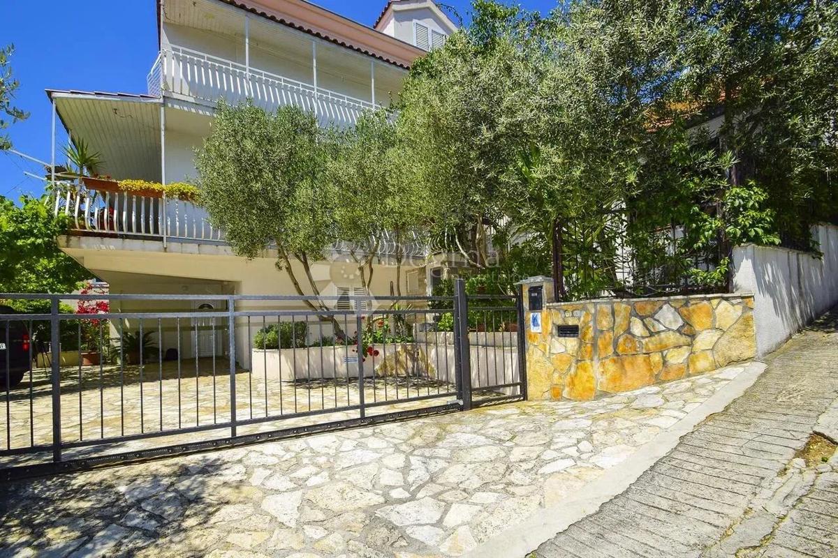 Casa Okrug Donji, Okrug, 525m2